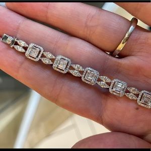 3.05 carat diamond, 18k white gold bracelet